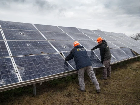 ДТЕК відновлює роботу сонячної електростанції у Херсонській області