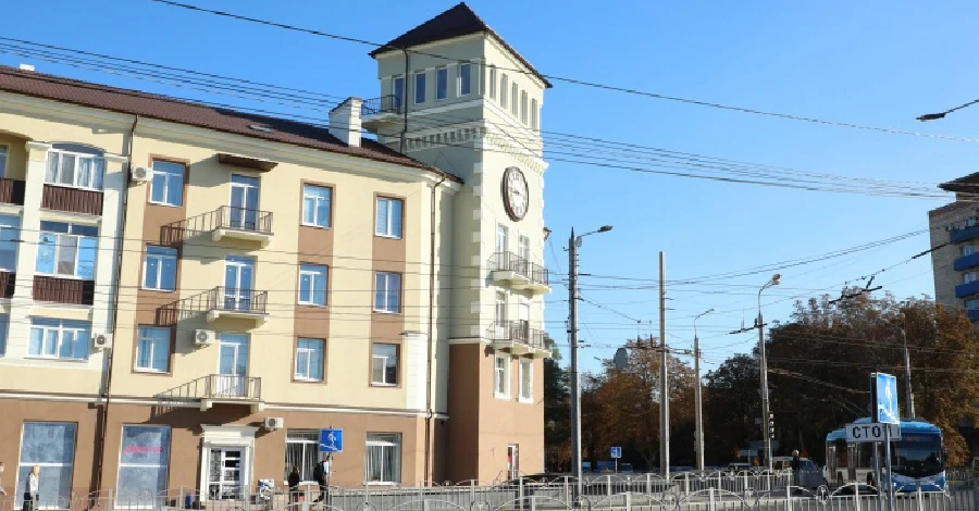 В Мариуполе россияне снесли историческую достопримечательность - Дом с часами