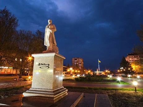 Российские захватчики снесли памятник Шевченко в Мелитополе