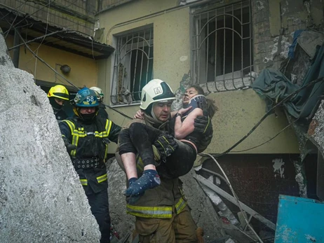 В Днепре чудом удалось спасти женщину: спасатели услышали голос из-под завалов 