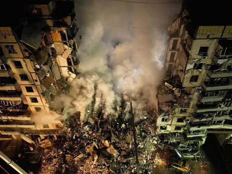 Под завалами многоэтажки в Днепре уже нашли тела 25 погибших
