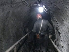 Уголь в очередной раз обрушился на шахтера 