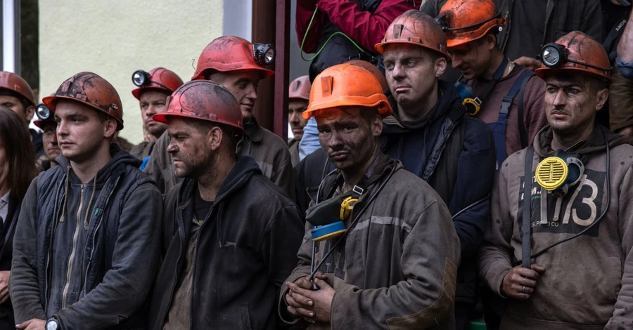 Работа в оккупации: шахтеры больше не нужны, но ищут менеджеров по продажам