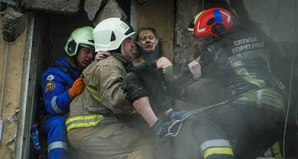 Катерина Зеленська, що пережила ракетний удар в Дніпрі, не знає про загибель чоловіка та сина