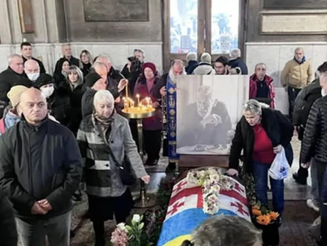 У Тбілісі прощаються з Вахтангом Кікабідзе - актора поховають поряд із матір'ю