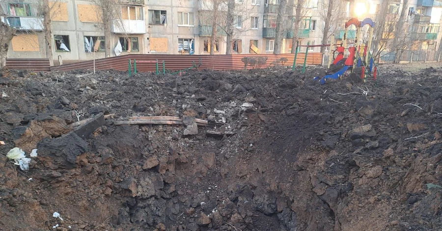 Ракетний удар по Краматорську: постраждали школа та дитсадок, відомо про одного загиблого