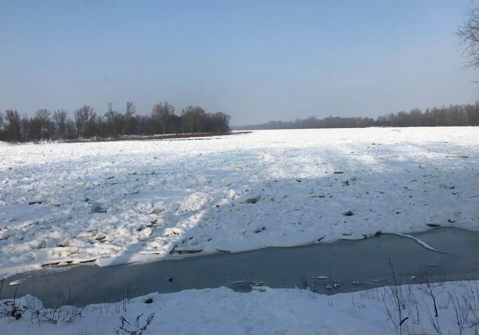 Киевлян предупредили о ночных взрывах - саперы подорвут лед на Десне