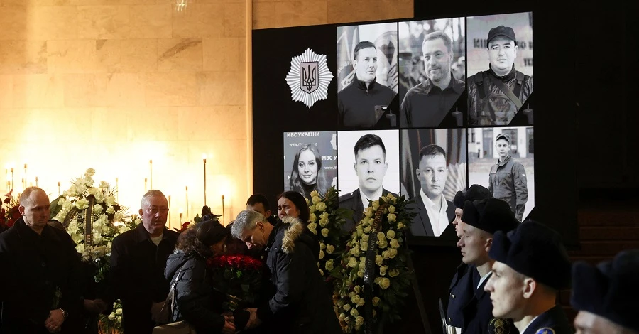 У Києві прощаються з Денисом Монастирським та його колегами, які загинули в авіакатастрофі у Броварах