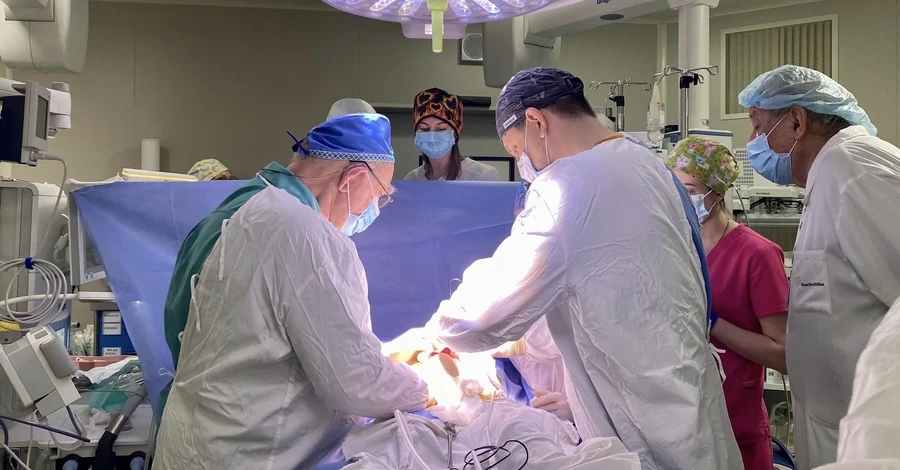 Київські хірурги врятували трирічного хлопчика, який проковтнув 8 магнітів