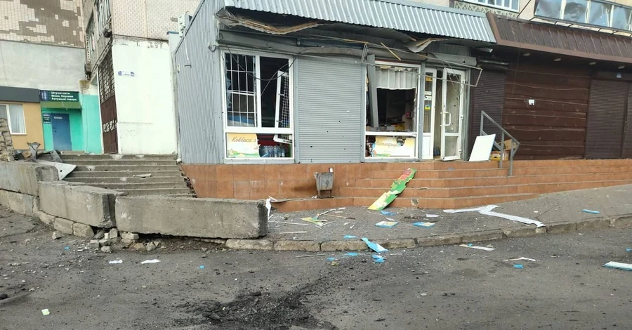 Россия обстреляла центр Берислава на Херсонщине, в продуктовом магазине погибли двое людей