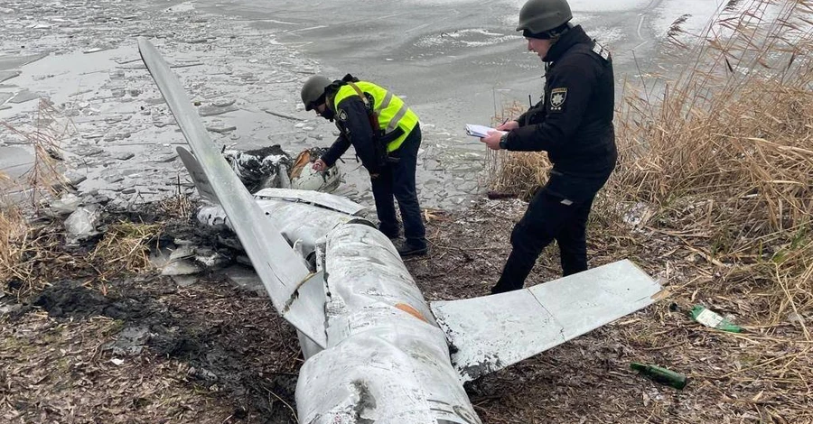  В Киевской области из озера достали обломки крылатой ракеты 