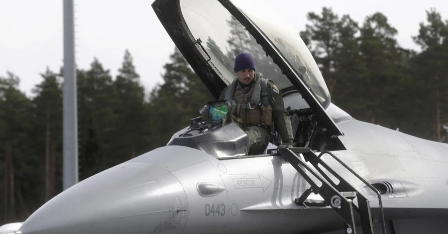 У Білому домі готові «дуже обережно» обговорити постачання Україні літаків F-16