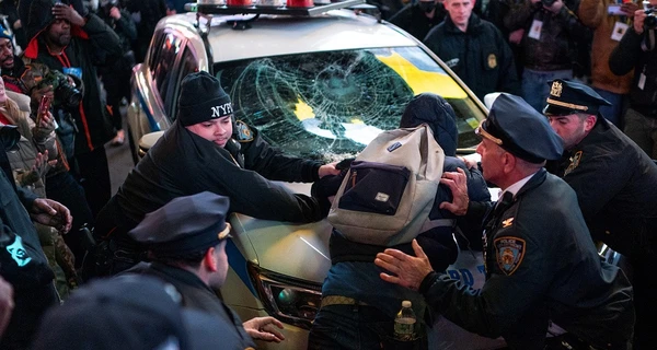 У США поліцейські забили до смерті темношкірого чоловіка – люди вийшли на протести