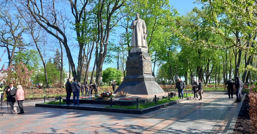 Минкульт разрешил снести памятник Ватутину в Киеве, рашение - за КГГА