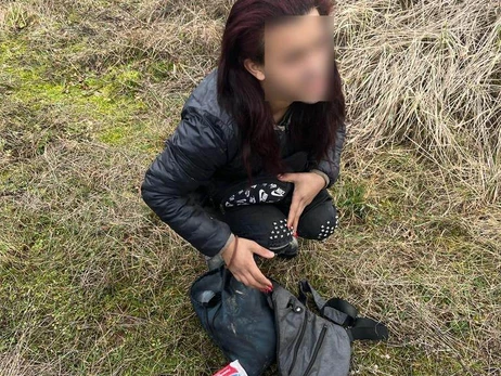 На границе задержали уклониста в пышном парике и на каблуках: притворялся женщиной 