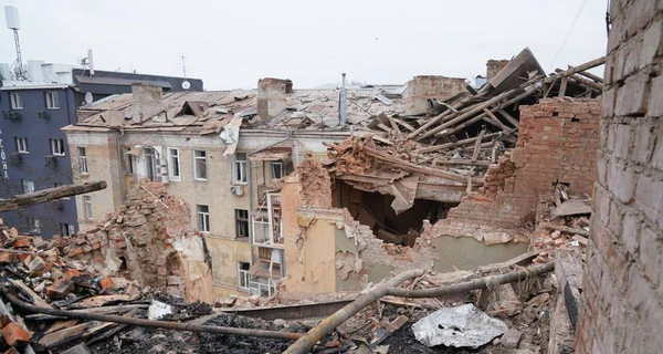 РФ атакувала Харків ракетою С-300, є загибла та постраждалі