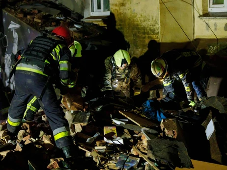 Обстрел Харькова 29 января: из-под завалов дома пытаются достать тело погибшей