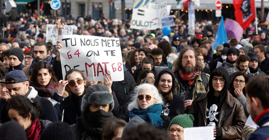 У Франції пройшли масові протести через пенсійну реформу