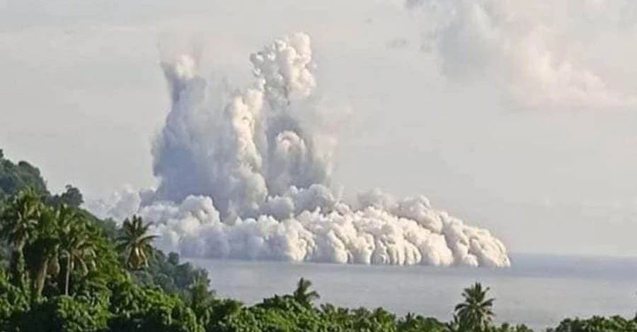 В Тихом океане началось извержение подводного вулкана Восточный Эпи