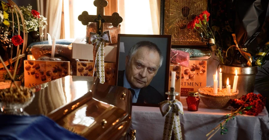На Прикарпатье похоронили Дмитрия Павлычко - в родном селе, как он и завещал