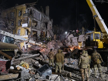 Удар РФ по многоэтажке в Краматорске: погибли 3 человека, разбор завалов продолжается