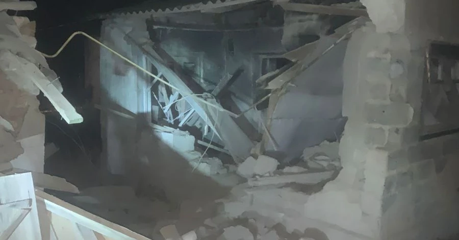 Нічні обстріли: зруйнована багатоповерхівка у Краматорську та атака на  Нікопольщину