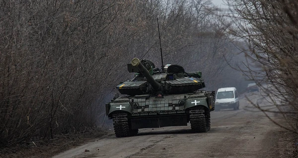 Андрющенко: Росіяни завезли до Маріуполя танки, говорять про наступ на Запоріжжя