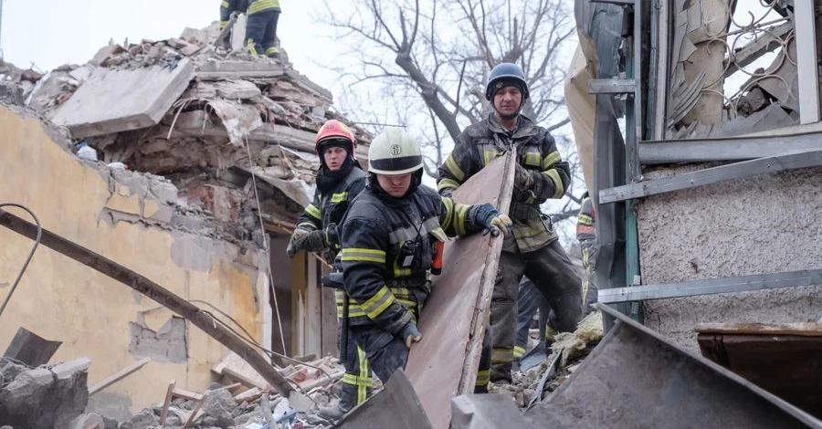 Ракетний обстріл Краматорська: рятувальники завершили розбір завалів будинку