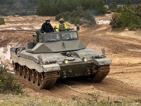 Минобороны Британии: Украинские военные освоили управление танками Challenger 2