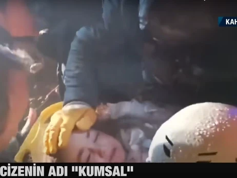 Землетрясение в Турции: из-под завалов спустя сутки спасли трех детей