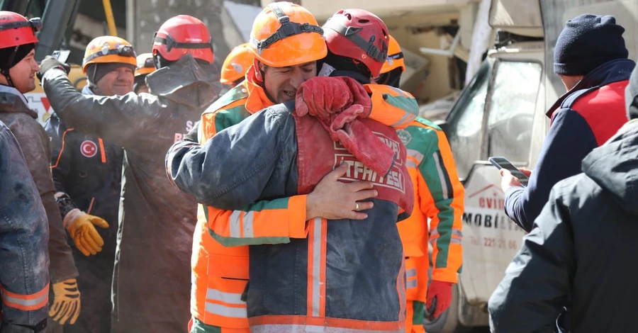 Туреччина оголосила надзвичайний стан на три місяці у провінціях, де сталися землетруси