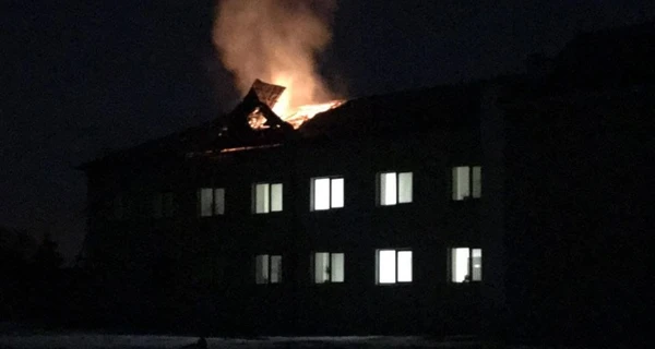 Росіяни обстріляли лікарню у Вовчанську - будівлю охопила пожежа