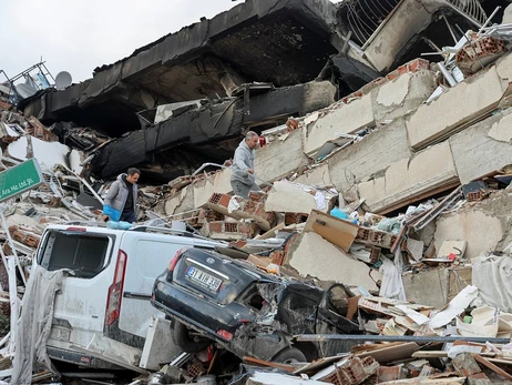 Жертвами землетрясения в Турции стали двое украинцев, еще четверо - ранены