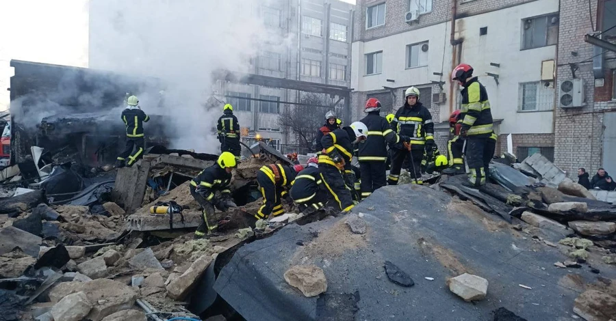В Киеве произошел взрыв на территории бывшего завода, есть жертвы