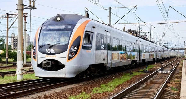 Поїзда з Києва та Львова до Херсону зупинилися у Миколаєві через обстріли