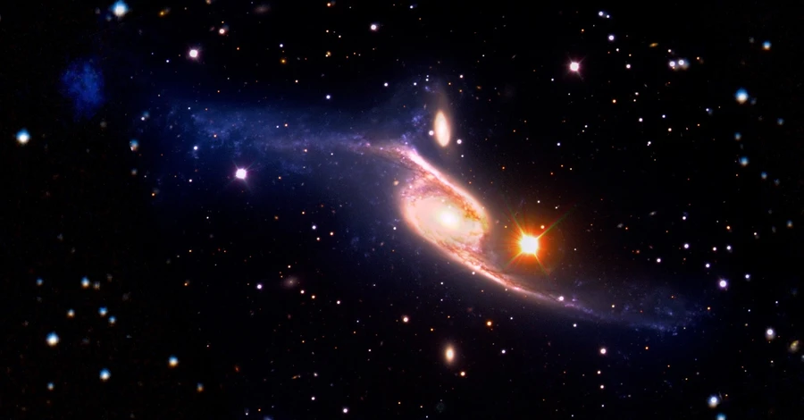 Телескоп NASA сделал фото крупнейшей во Вселенной галактики