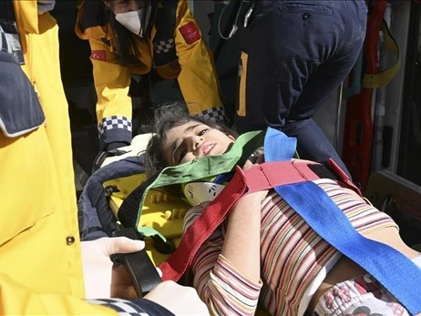  В Турции спустя 178 часов после землетрясения из-под завалов спасли 6-летнюю девочку