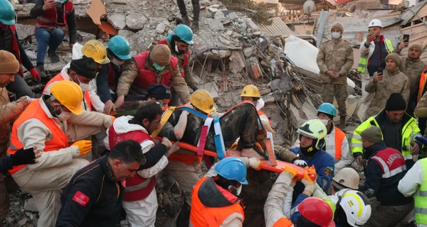 Из-за землетрясения в Турции погибли пятеро украинцев