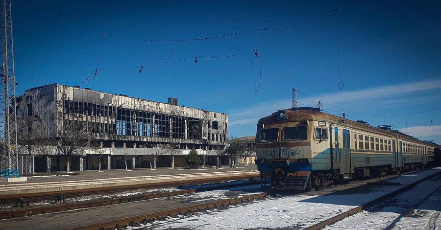 Россияне полностью уничтожили железнодорожный вокзал в Мариуполе