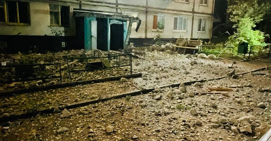 Ночной обстрел Харькова: попадания в двух районах, повреждены здания 