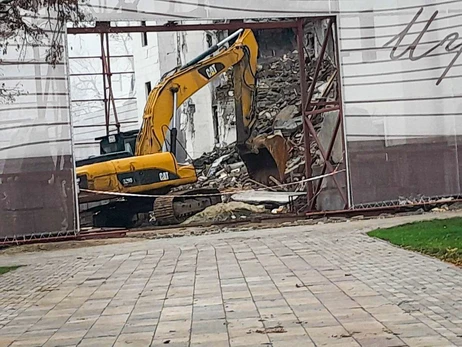 Россияне в Мариуполе зачищают подвалы драмтеатра, чтобы скрыть следы бомбардировки 