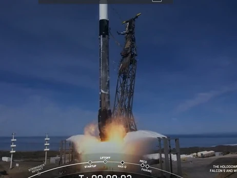 За добу SpaceX успішно запустила дві ракети Falcon 9 із супутниками на борту