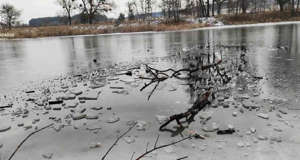 На Київщині четверо людей провалилися під лід - одного ще не знайшли