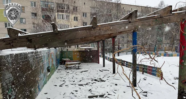 В Купянске из-за обстрелов поврежден детский сад и спортивный объект