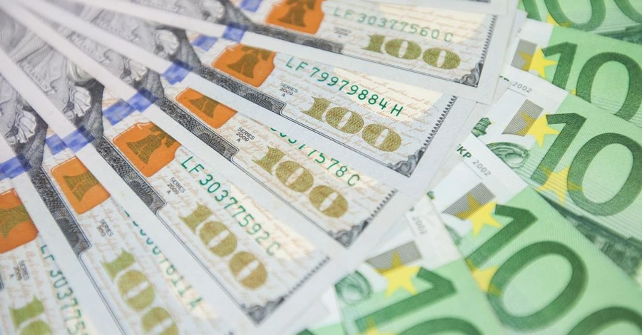 Курс валют в Україні 23 лютого: скільки коштують долар та євро
