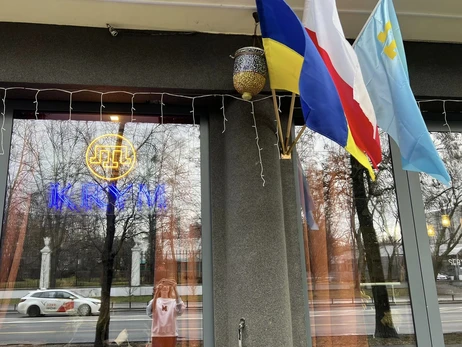 Крим належати їм не буде: у Варшаві біля посольства РФ відкрився ресторан Krym