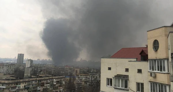 У Києві виникла масштабна пожежа на підприємстві