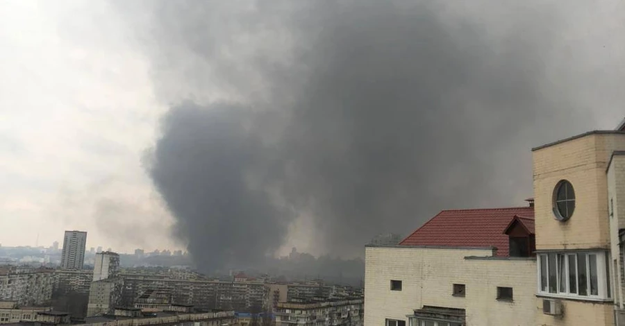 В Киеве возник масштабный пожар на предприятии