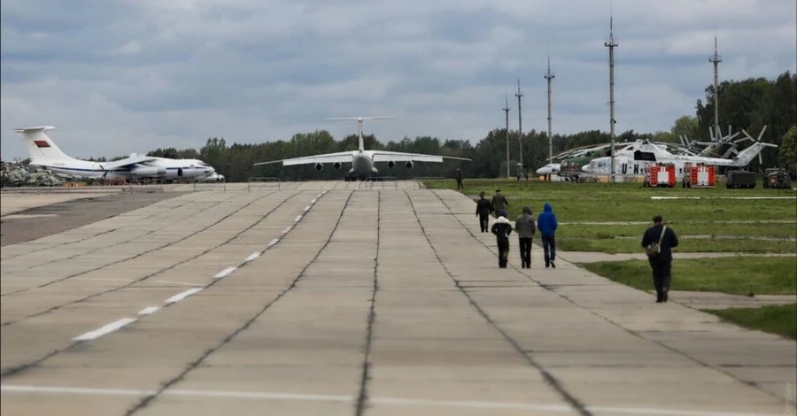У Білорусі пролунали вибухи на військовому аеродромі - пошкоджено російський літак