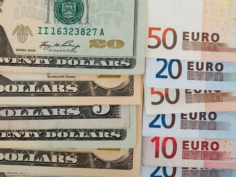 Курс валют в Україні 27 лютого: скільки коштують долар та євро
